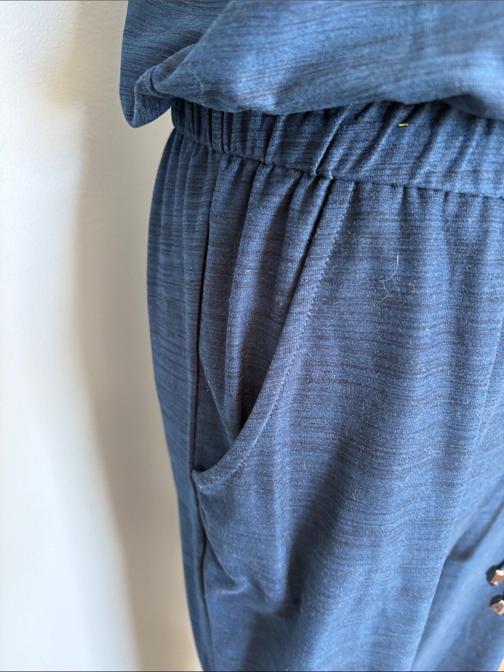 Sleeveless Navy V‑Neck Drawstring Waist Jumpsuit - Picture 4 of 7